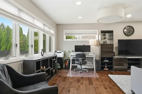 152 Collins Avenue Williston Park NY 11596