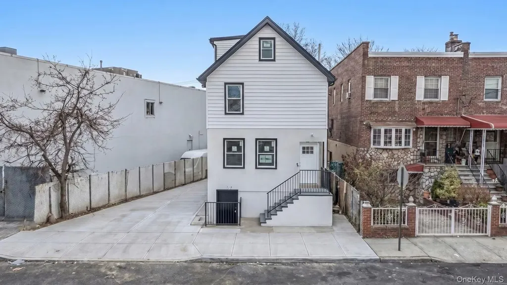 1148 E 211th Street Bronx NY 10469