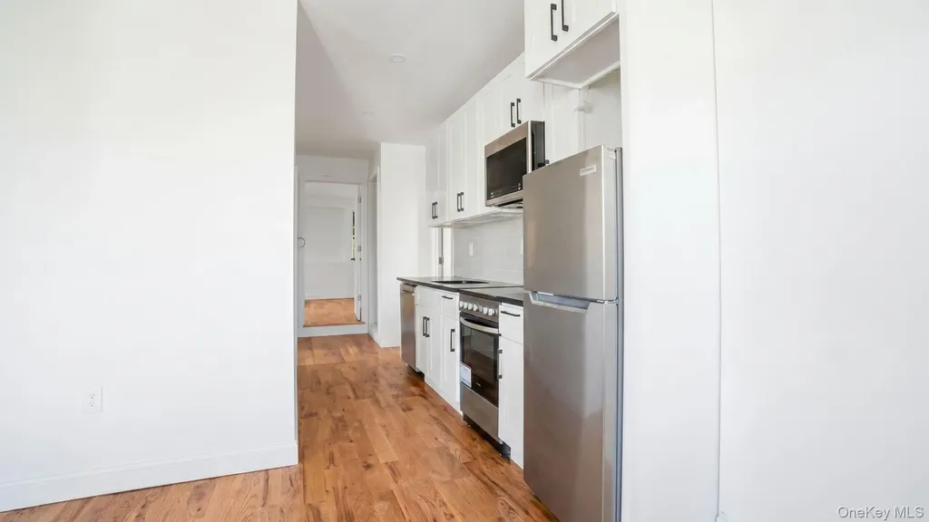 1148 E 211th Street Bronx NY 10469