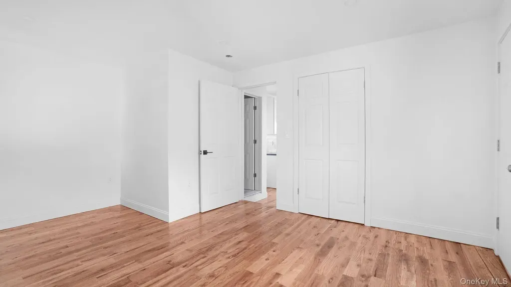 1148 E 211th Street Bronx NY 10469