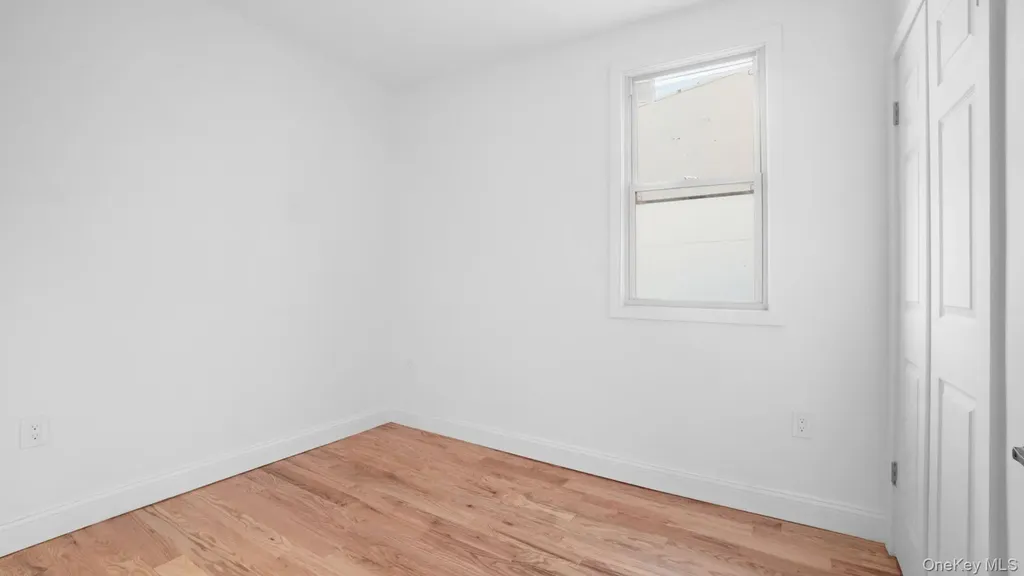 1148 E 211th Street Bronx NY 10469