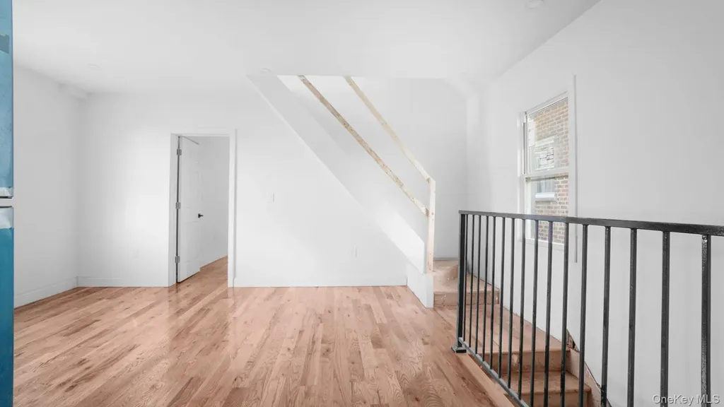 1148 E 211th Street Bronx NY 10469