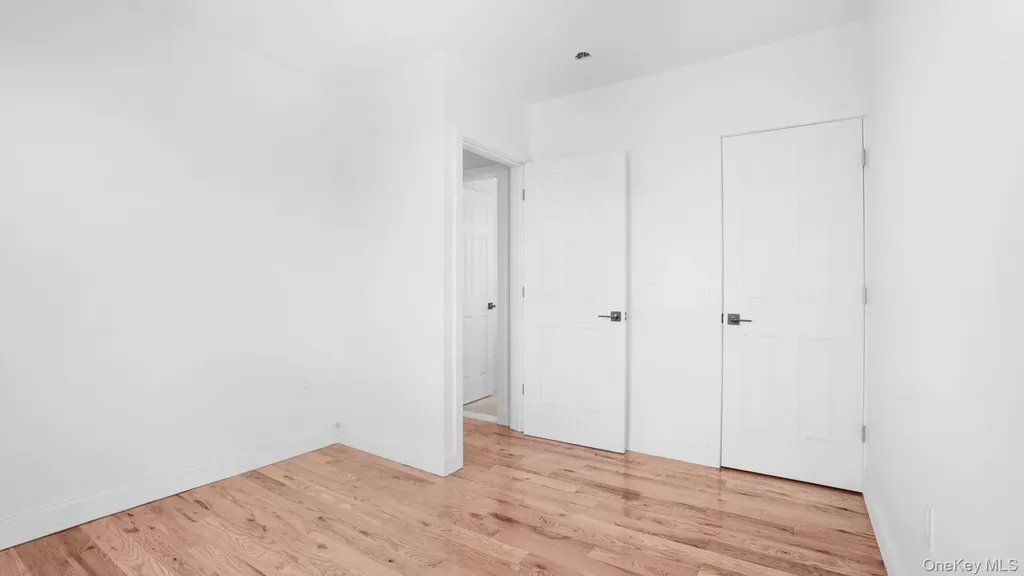 1148 E 211th Street Bronx NY 10469
