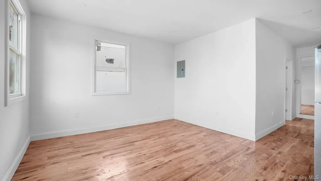 1148 E 211th Street Bronx NY 10469