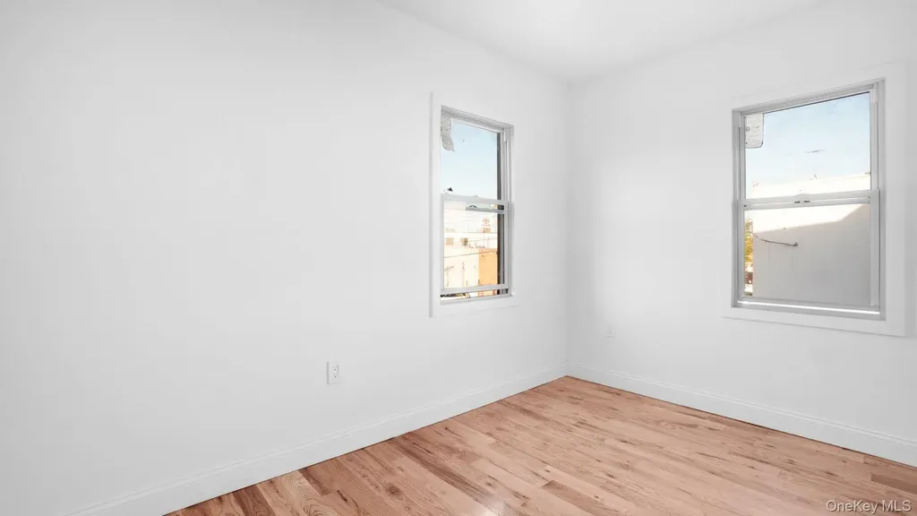 1148 E 211th Street Bronx NY 10469
