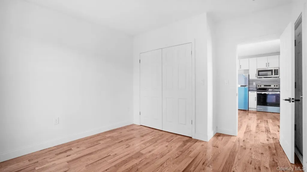 1148 E 211th Street Bronx NY 10469