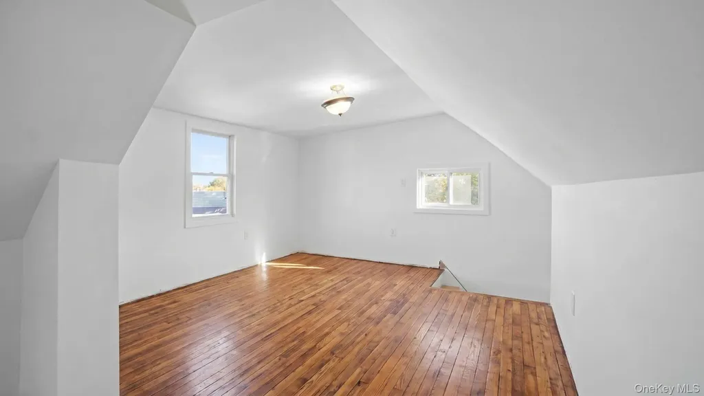 1148 E 211th Street Bronx NY 10469