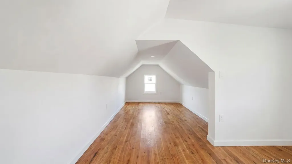 1148 E 211th Street Bronx NY 10469