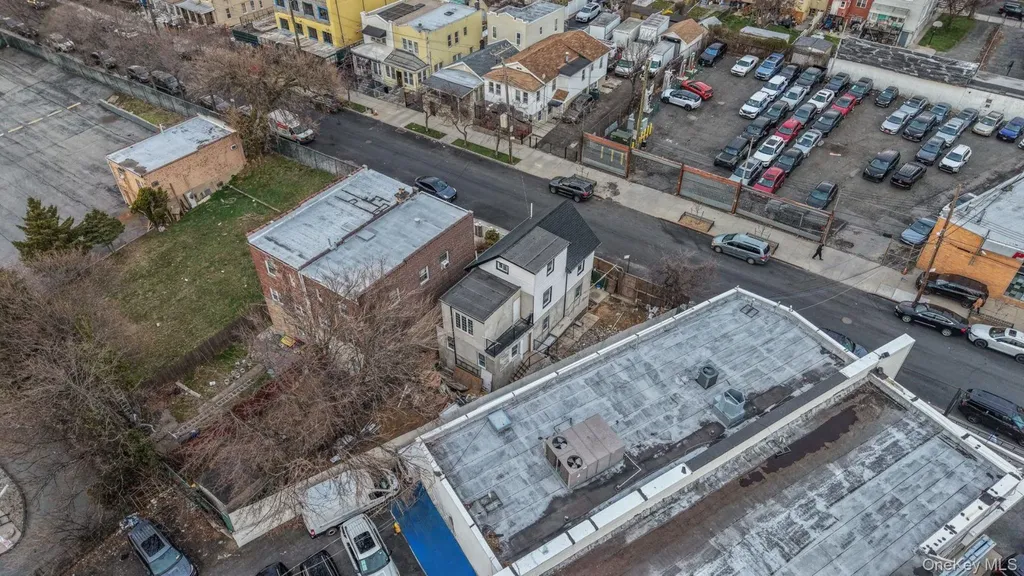 1148 E 211th Street Bronx NY 10469