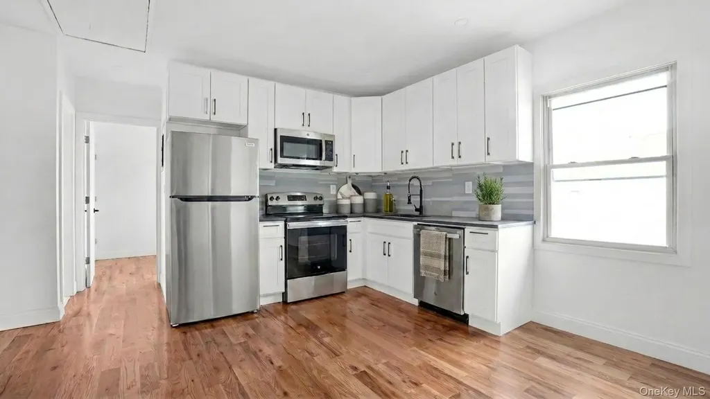 1148 E 211th Street Bronx NY 10469