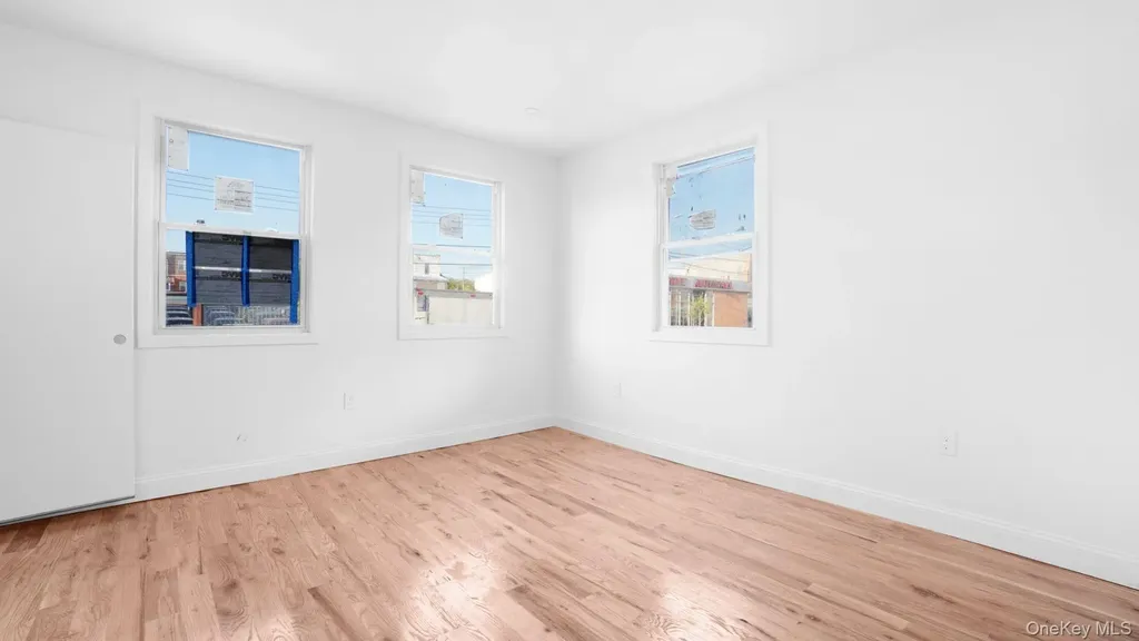 1148 E 211th Street Bronx NY 10469