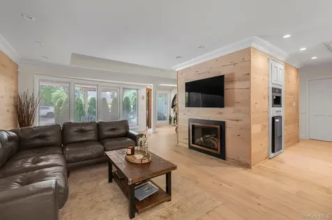 33 Nancy Boulevard Merrick NY 11566