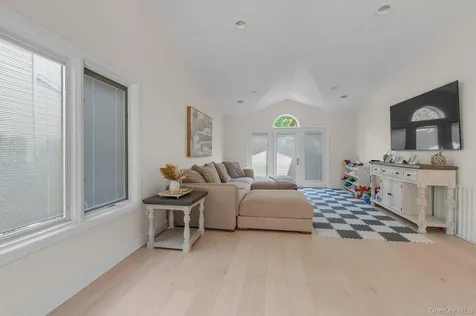 33 Nancy Boulevard Merrick NY 11566