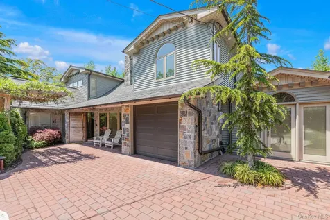 33 Nancy Boulevard Merrick NY 11566