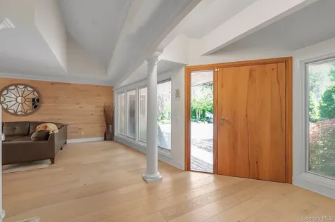 33 Nancy Boulevard Merrick NY 11566