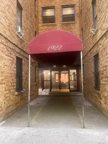 1922 Mcgraw Avenue Bronx NY 10462