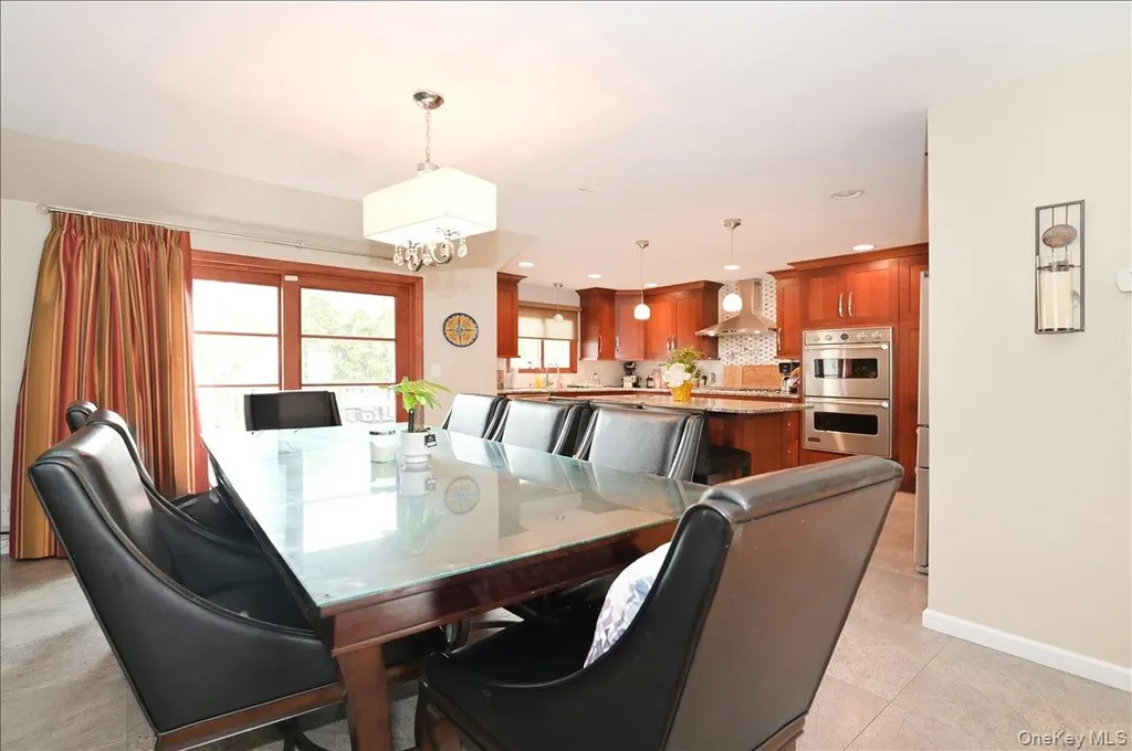 11 Hamilton Drive Roslyn NY 11576