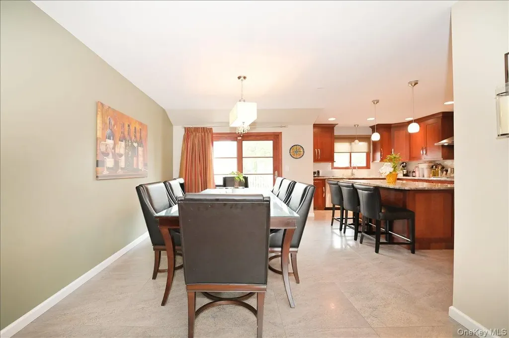 11 Hamilton Drive Roslyn NY 11576