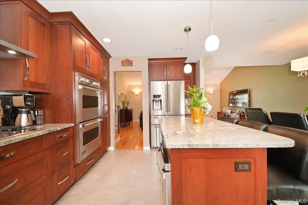 11 Hamilton Drive Roslyn NY 11576