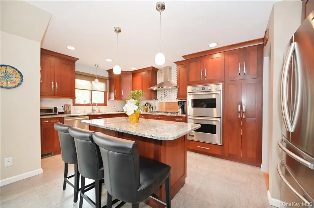 11 Hamilton Drive Roslyn NY 11576
