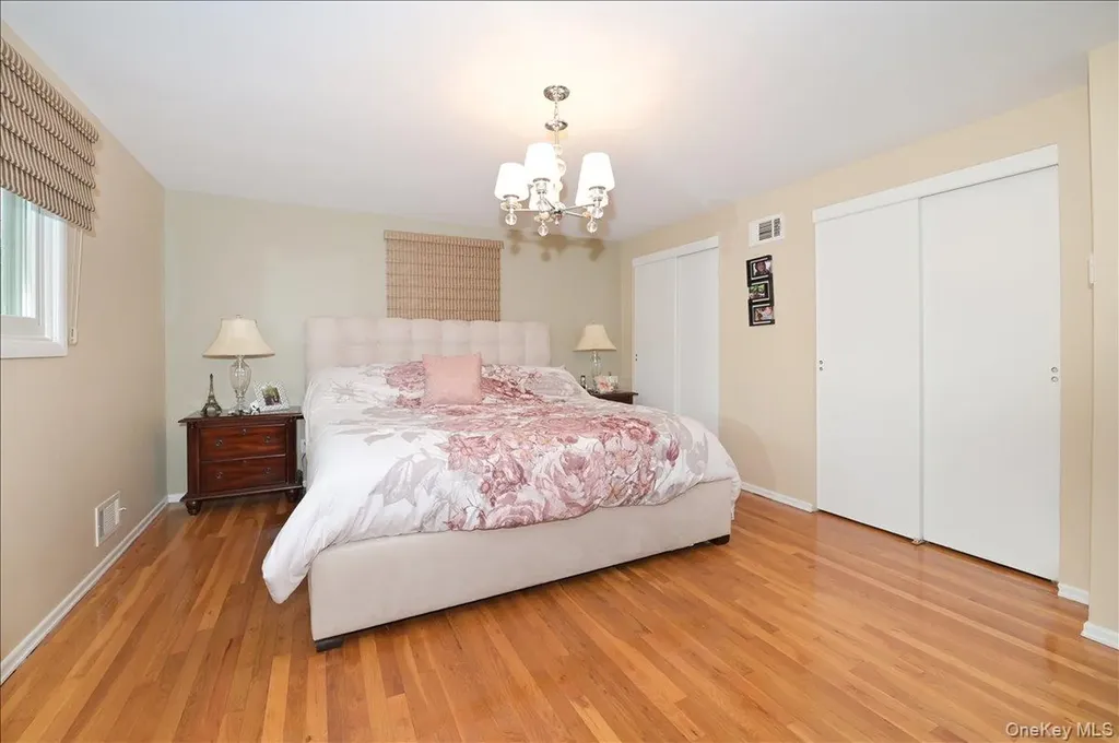 11 Hamilton Drive Roslyn NY 11576