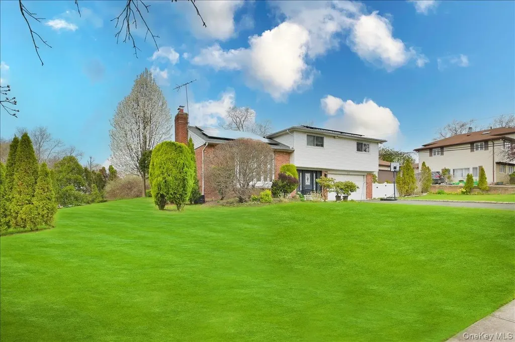 11 Hamilton Drive Roslyn NY 11576