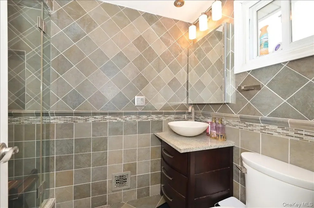 11 Hamilton Drive Roslyn NY 11576