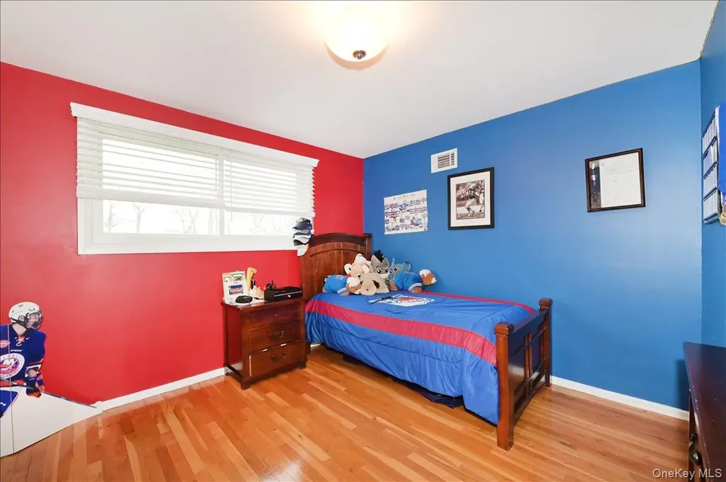 11 Hamilton Drive Roslyn NY 11576
