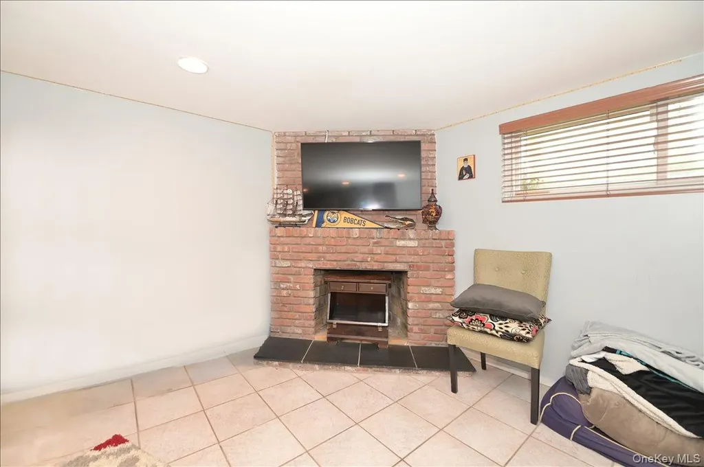 11 Hamilton Drive Roslyn NY 11576