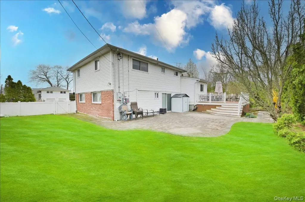 11 Hamilton Drive Roslyn NY 11576