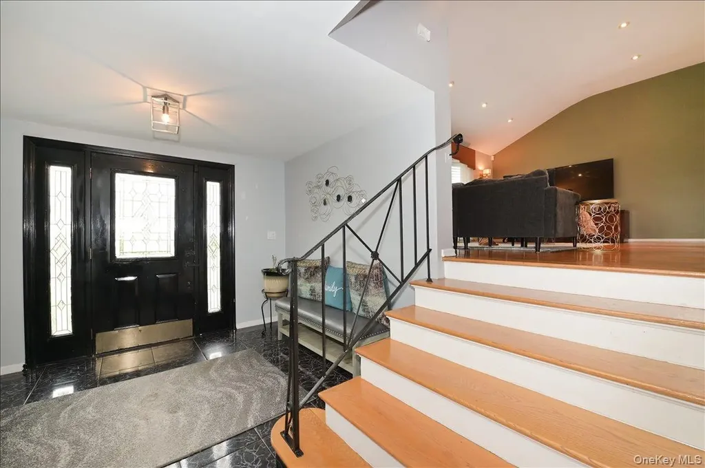 11 Hamilton Drive Roslyn NY 11576