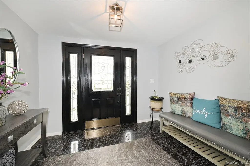 11 Hamilton Drive Roslyn NY 11576