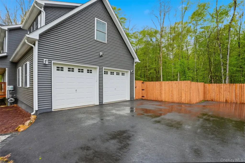 9 School House Road Middletown NY 10940