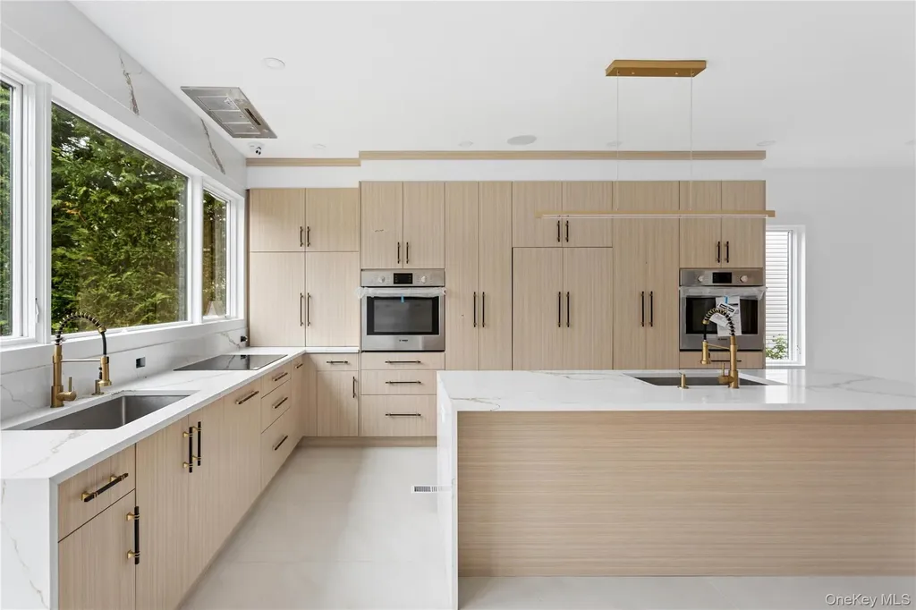 994 Singleton Avenue Woodmere NY 11598