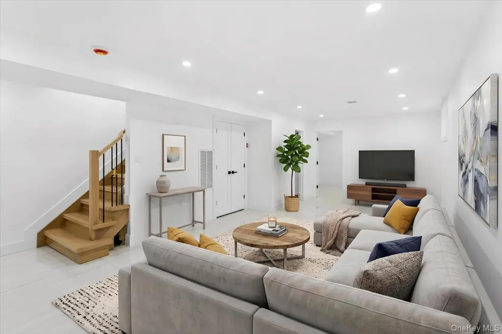 994 Singleton Avenue Woodmere NY 11598