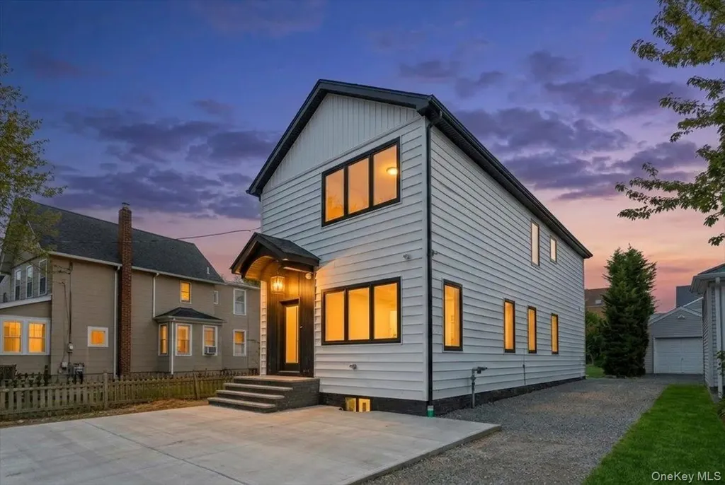 994 Singleton Avenue Woodmere NY 11598