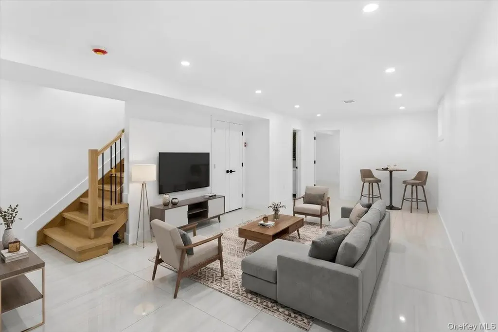 994 Singleton Avenue Woodmere NY 11598