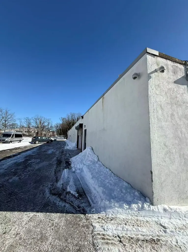 160 Oak Drive Syosset NY 11791