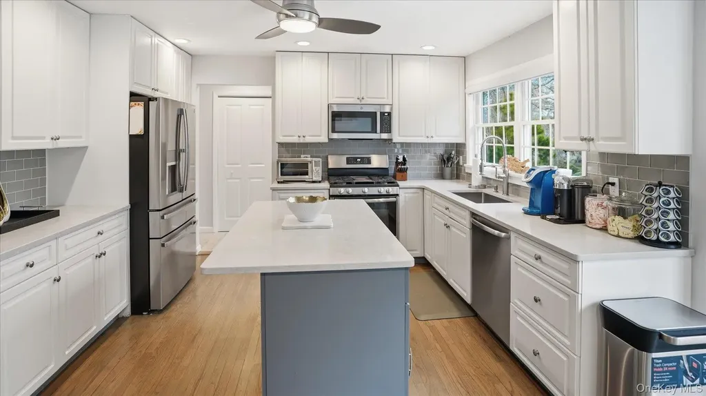 20 Stuart Court Hampton Bays NY 11946