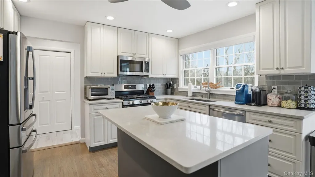 20 Stuart Court Hampton Bays NY 11946