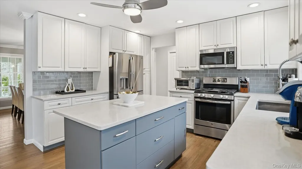 20 Stuart Court Hampton Bays NY 11946