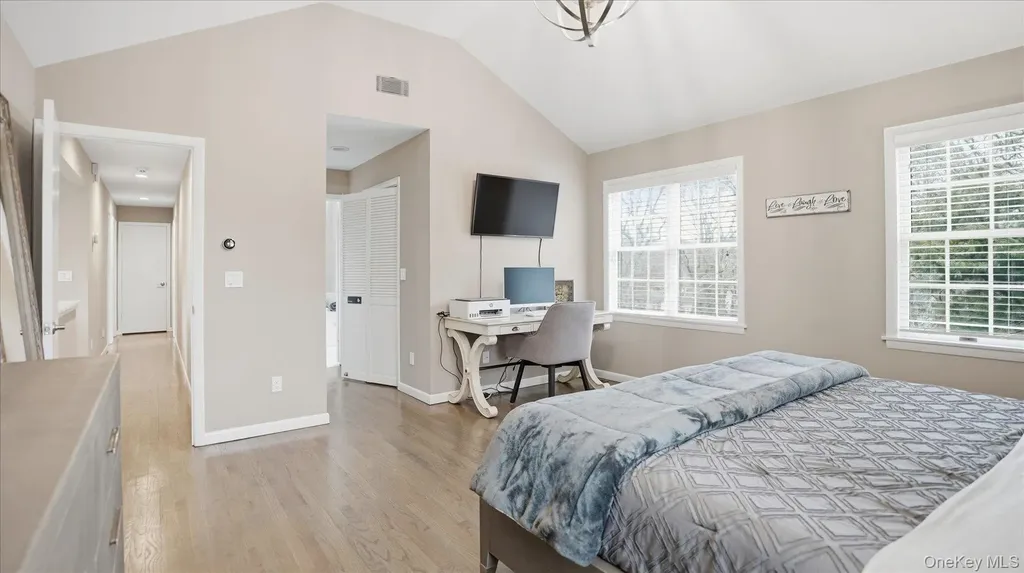20 Stuart Court Hampton Bays NY 11946