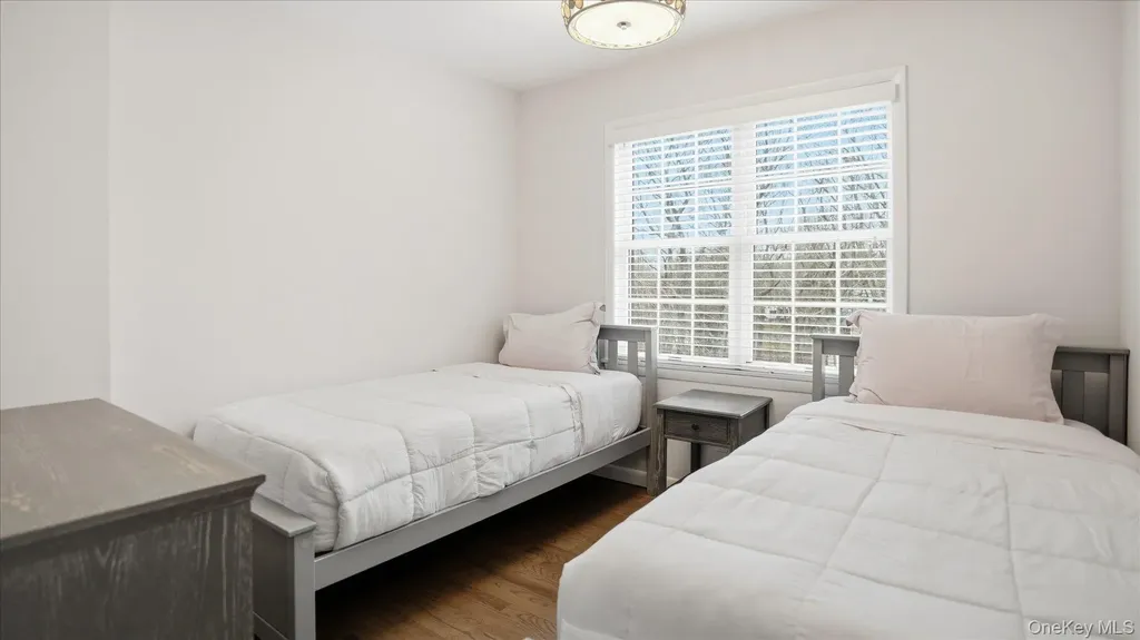 20 Stuart Court Hampton Bays NY 11946