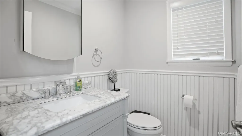 20 Stuart Court Hampton Bays NY 11946