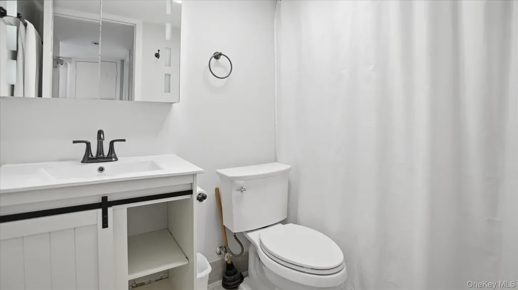 20 Stuart Court Hampton Bays NY 11946