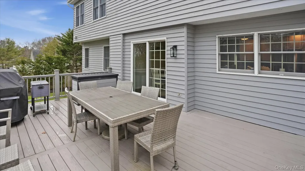 20 Stuart Court Hampton Bays NY 11946
