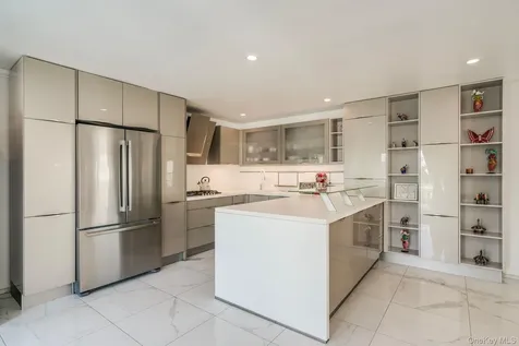 10 Beach Hill Drive Northport NY 11768