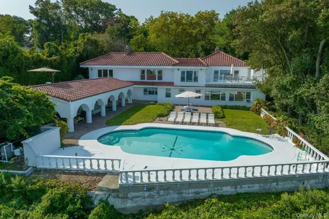 10 Beach Hill Drive Northport NY 11768