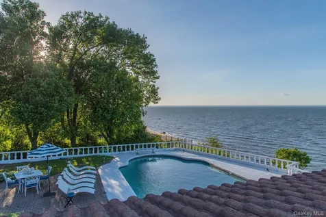 10 Beach Hill Drive Northport NY 11768