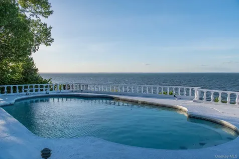 10 Beach Hill Drive Northport NY 11768